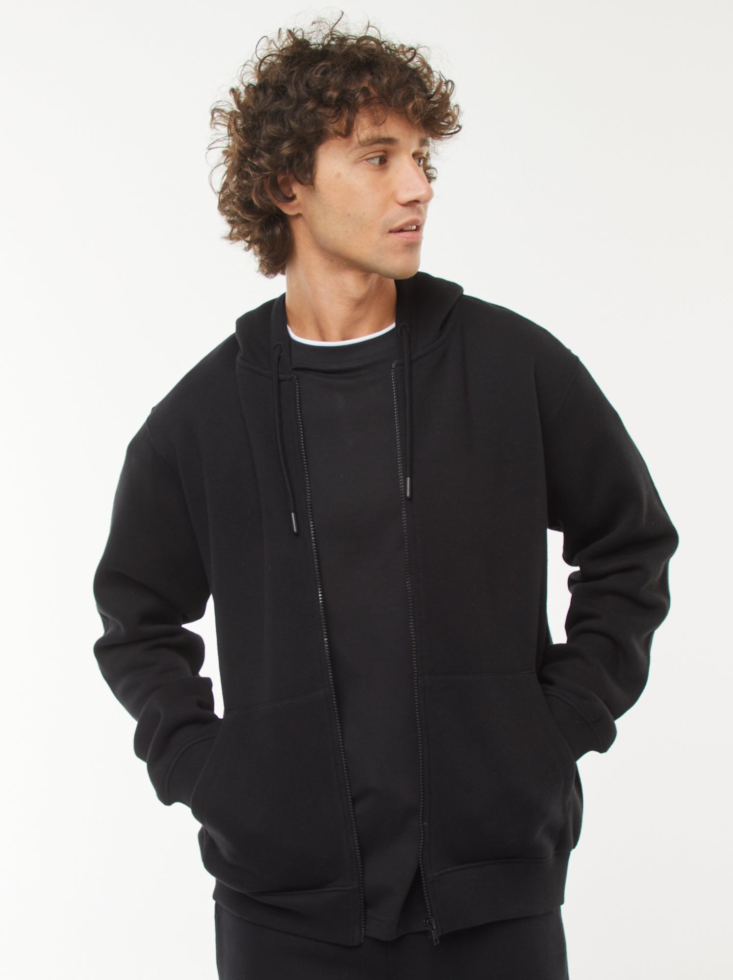 pull-noir-a-capuche-homme-394qut-1.jpg pull noir a capuche homme – Image 1