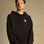 pull noir homme capuche