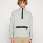 pull tech fleece