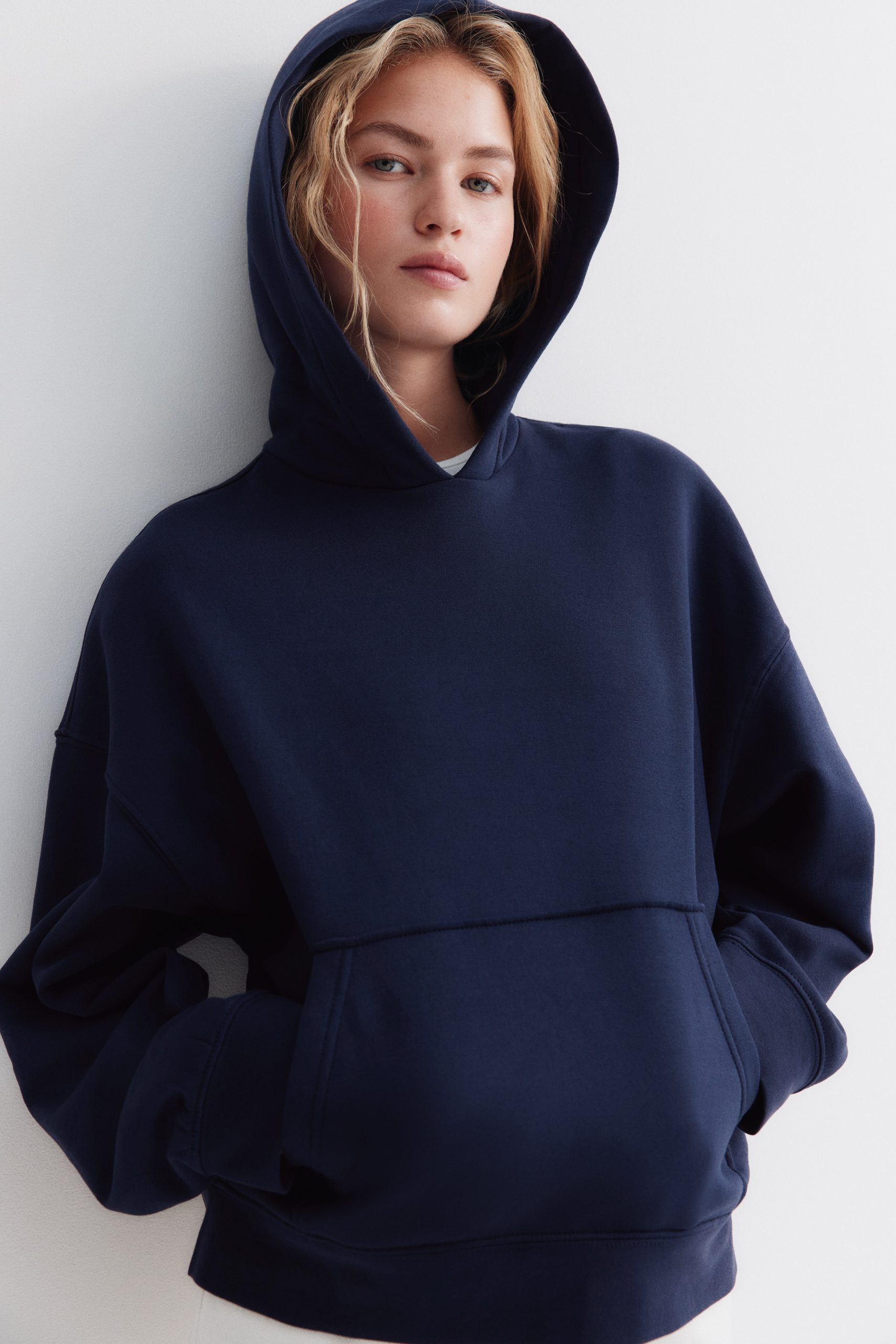 sweat-a-capuche-bleu-marine-femme-101yrm.jpg sweat à capuche bleu marine femme – Image 1