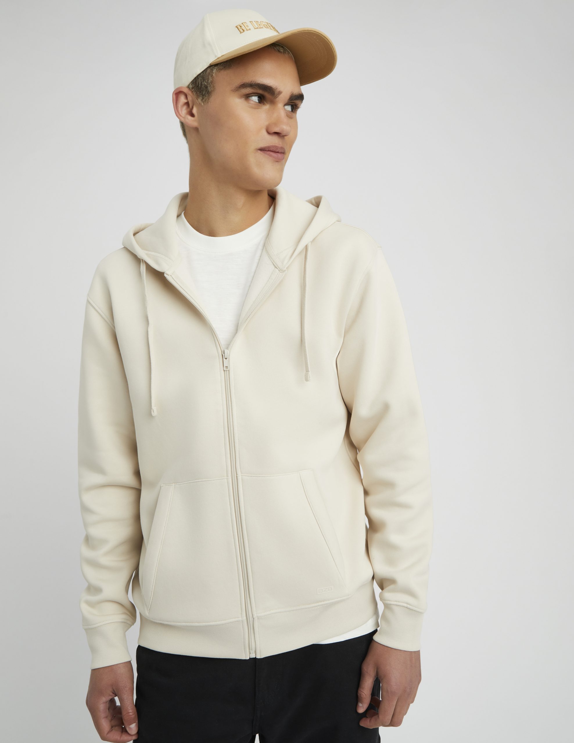 sweat-blanc-capuche-493kry-1.jpg sweat blanc capuche – Image 1
