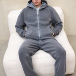 sweat gris foncé