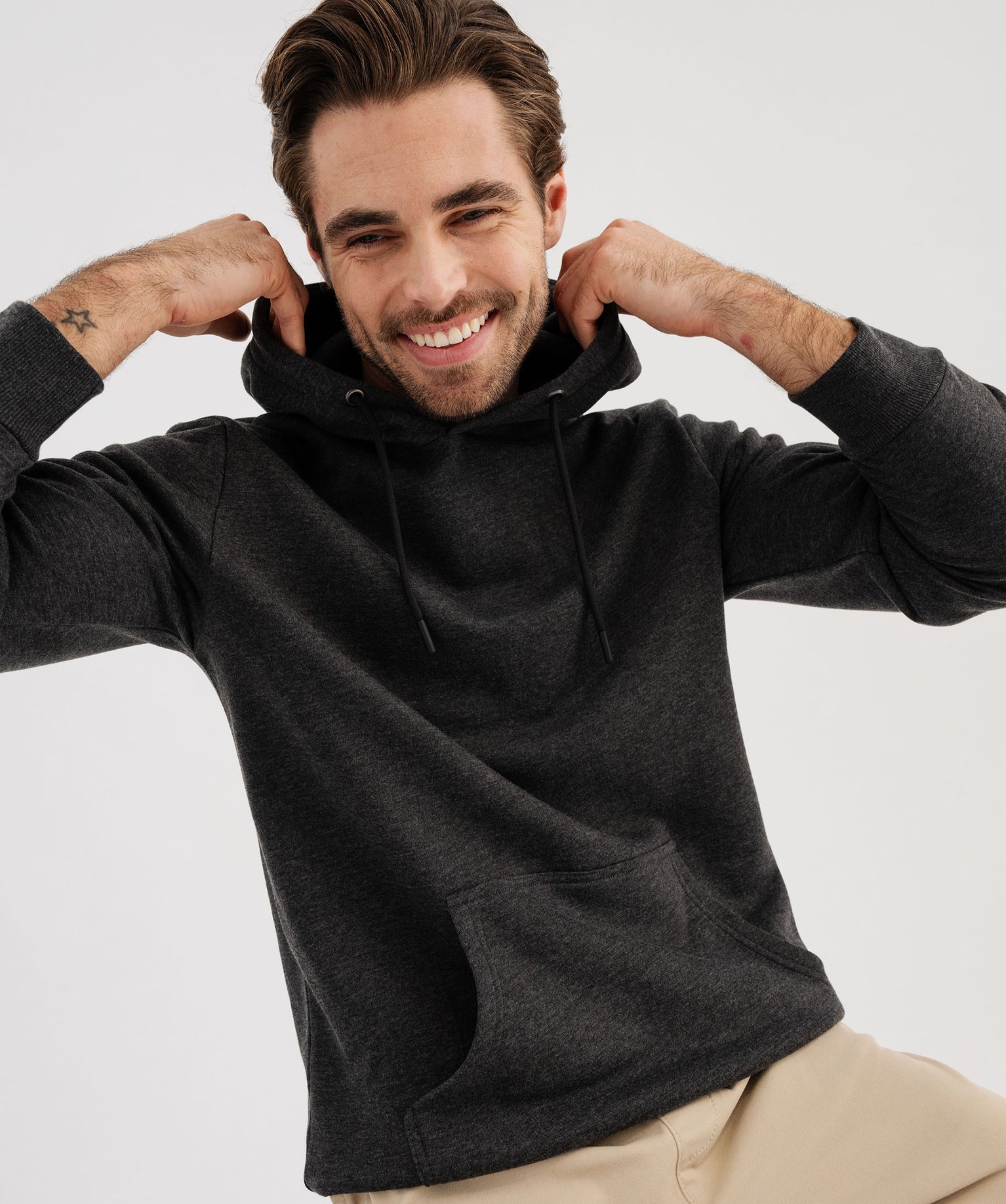 sweat-gris-fonce-536rpe.jpg sweat gris foncé – Image 1