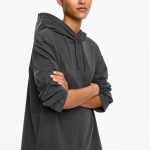 sweat gris foncé