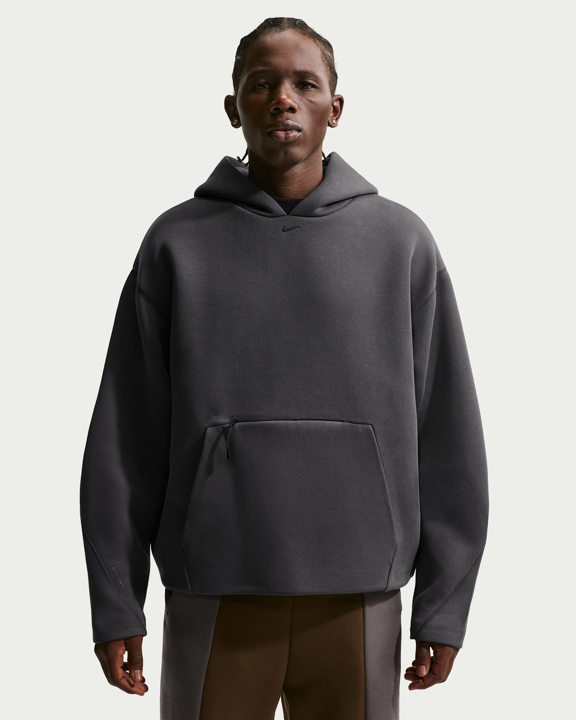 sweat-noir-a-capuche-homme-065hrx-1.jpg sweat noir a capuche homme – Image 1